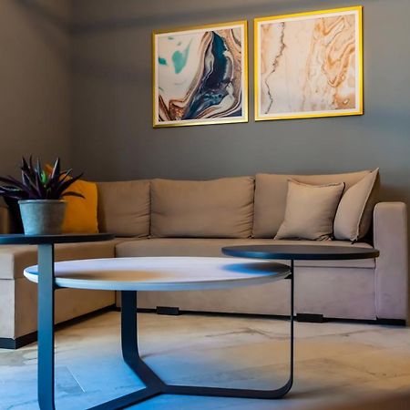 Cozy Modern Apartment Inside The City Center เทสซาโลนิกิ ภายนอก รูปภาพ