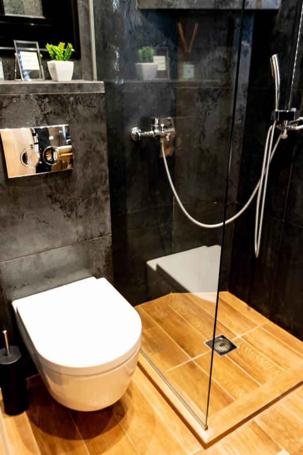 Cozy Modern Apartment Inside The City Center เทสซาโลนิกิ ภายนอก รูปภาพ